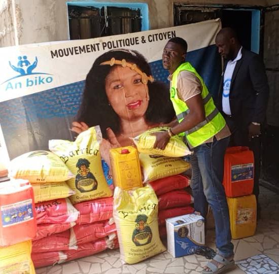 Maouloud 2024 : La Présidente Fatoumata Niane BATOULY, offre des vivres aux leaders religieux du Mali. 